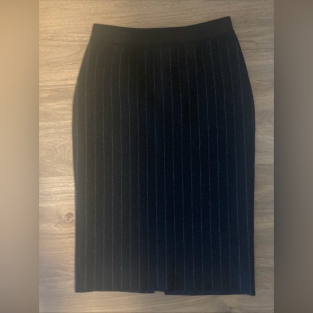 CHARLISE paris charcoal, gray knit pin striped skirt small